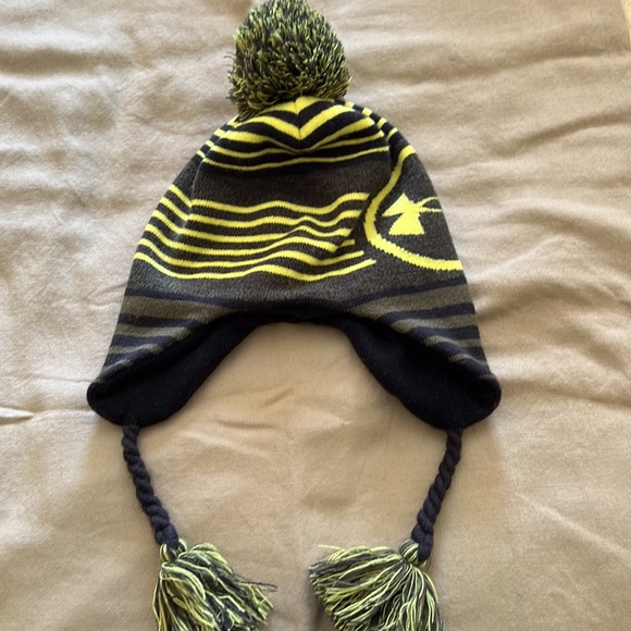 Under armor medium hat, 4 to 6 years - Picture 2 of 3